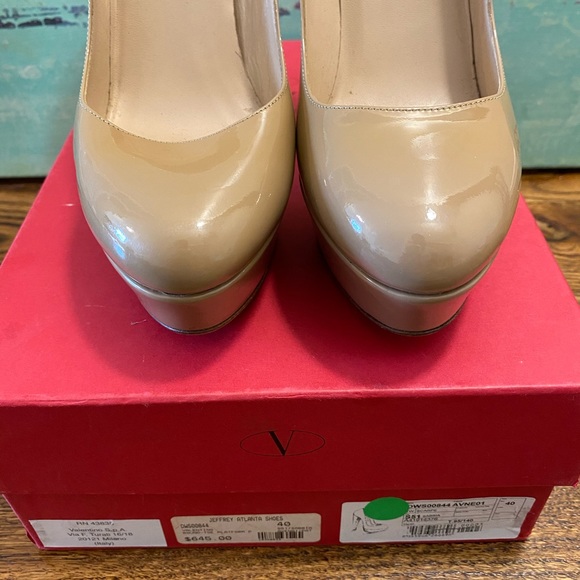 Round Toe Valentino Platform Heels 40/US 10 - Picture 2 of 5